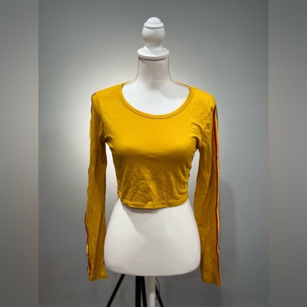 SALE! Gold Boutique Heart & Hips Rainbow Sleeve Crop Top Size L NWT 2